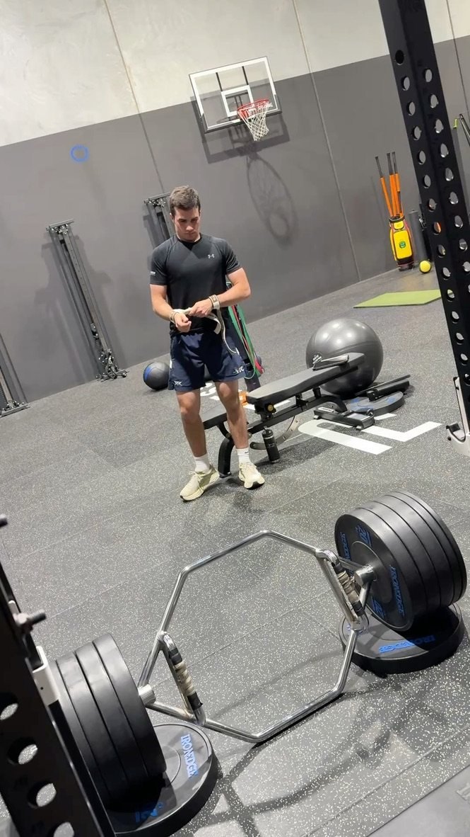 Hamish preparing for a heavily loaded trap-bar deadlift